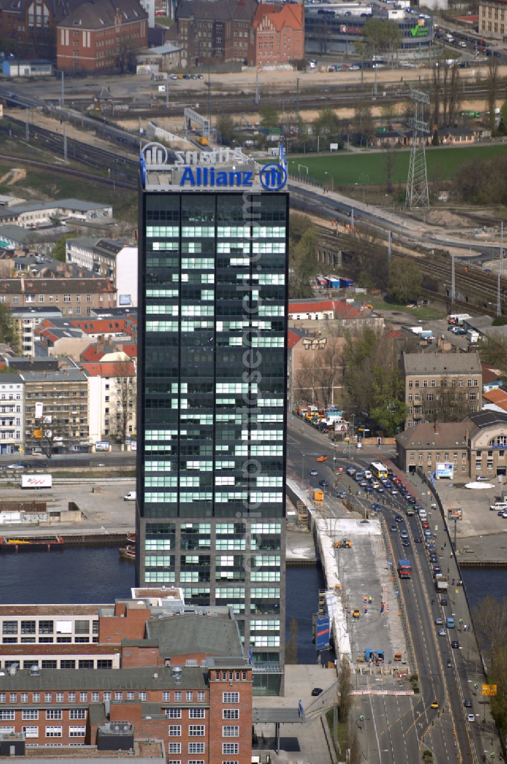 Aerial image Berlin - Office buildings and commercial high-rise complex Treptower on street An den Treptowers in the district Treptow in Berlin, Germany