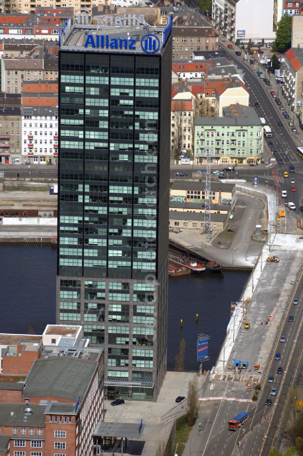 Berlin from the bird's eye view: Office buildings and commercial high-rise complex Treptower on street An den Treptowers in the district Treptow in Berlin, Germany