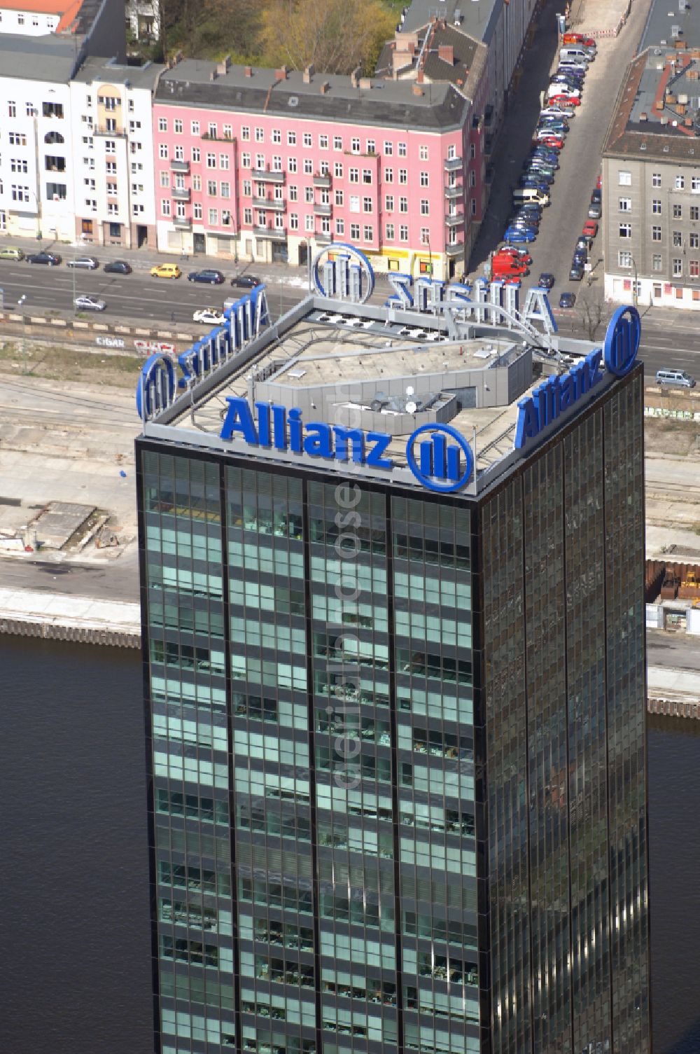 Aerial photograph Berlin - Office buildings and commercial high-rise complex Treptower on street An den Treptowers in the district Treptow in Berlin, Germany