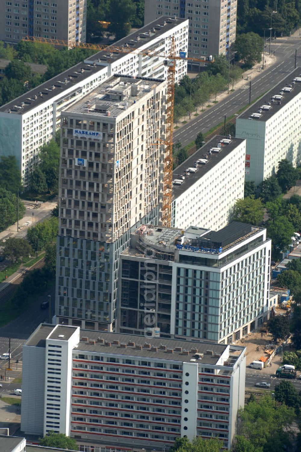 Berlin from the bird's eye view: Blick auf die Hochhaus- Baustelle Mollstraße 31 Ecke Otto-Braun-Straße für das neue Wohn- und Geschäftshaus Königstadt- Carree . Rechts daneben entsteht das neue ETAP Hotel. View of the high-rise construction on the corner of Otto-Braun-Strasse for the new residential and commercial building. To the right stands the new ETAP hotel.