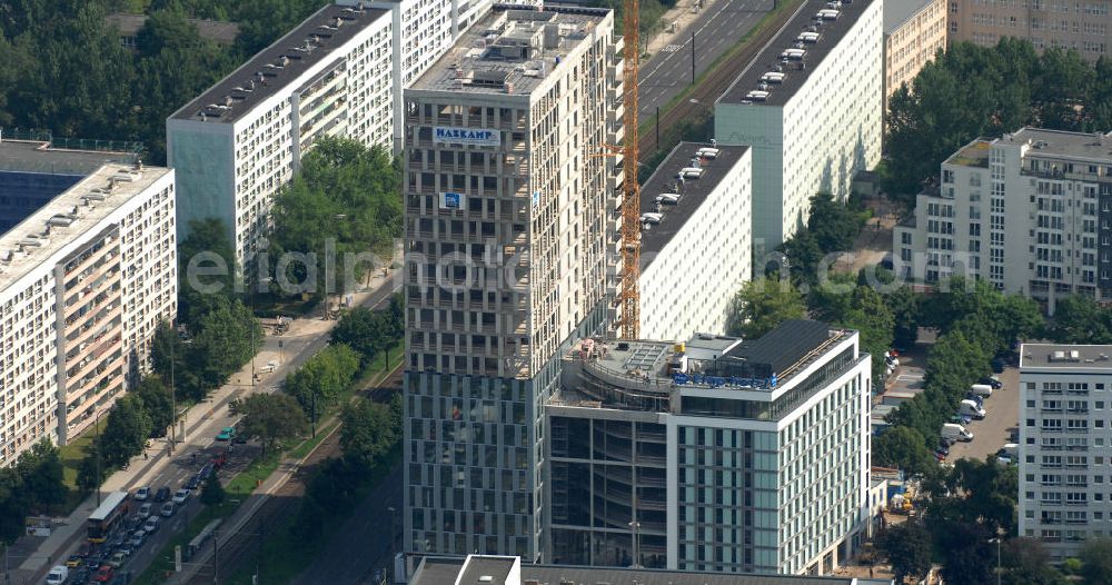 Berlin from above - Blick auf die Hochhaus- Baustelle Mollstraße 31 Ecke Otto-Braun-Straße für das neue Wohn- und Geschäftshaus Königstadt- Carree . Rechts daneben entsteht das neue ETAP Hotel. View of the high-rise construction on the corner of Otto-Braun-Strasse for the new residential and commercial building. To the right stands the new ETAP hotel.