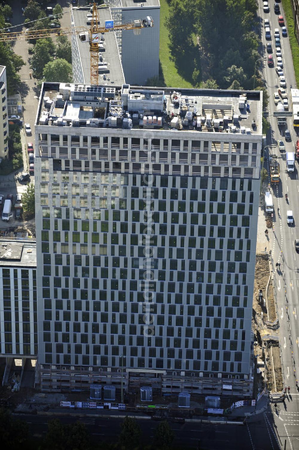 Berlin from above - Blick auf die Hochhaus- Baustelle Mollstraße 31 Ecke Otto-Braun-Straße für das neue Wohn- und Geschäftshaus Königstadt- Carree . Rechts daneben entsteht das neue ETAP Hotel. View of the high-rise construction on the corner of Otto-Braun-Strasse for the new residential and commercial building. To the right stands the new ETAP hotel.