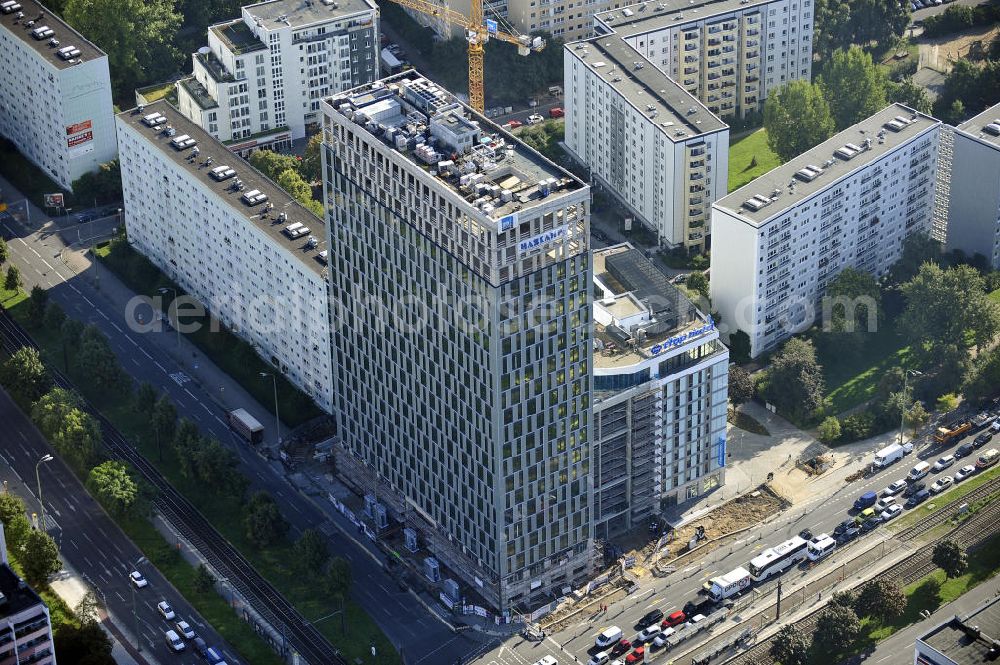 Aerial image Berlin - Blick auf die Hochhaus- Baustelle Mollstraße 31 Ecke Otto-Braun-Straße für das neue Wohn- und Geschäftshaus Königstadt- Carree . Rechts daneben entsteht das neue ETAP Hotel. View of the high-rise construction on the corner of Otto-Braun-Strasse for the new residential and commercial building. To the right stands the new ETAP hotel.