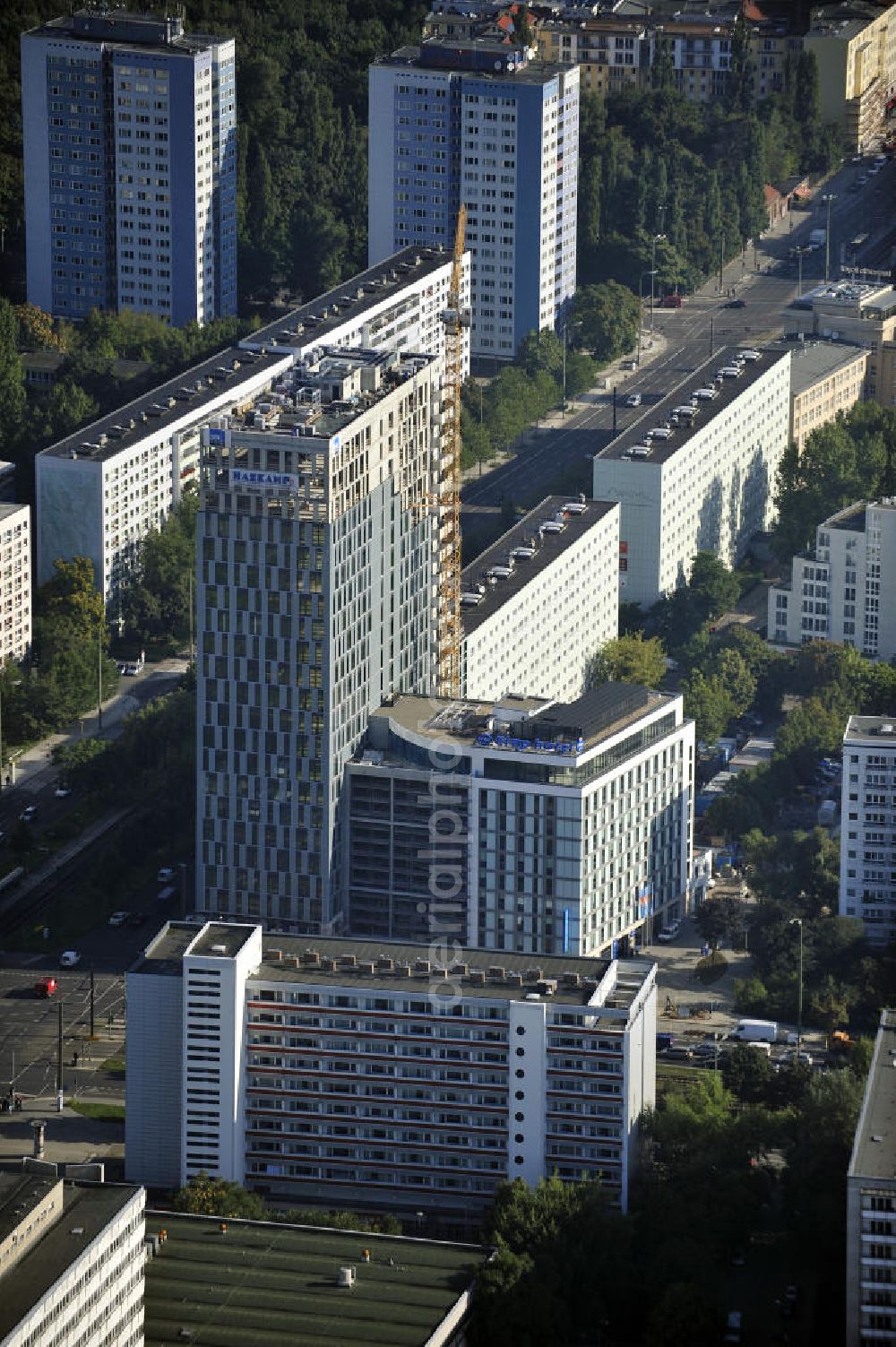 Berlin from above - Blick auf die Hochhaus- Baustelle Mollstraße 31 Ecke Otto-Braun-Straße für das neue Wohn- und Geschäftshaus Königstadt- Carree . Rechts daneben entsteht das neue ETAP Hotel. View of the high-rise construction on the corner of Otto-Braun-Strasse for the new residential and commercial building. To the right stands the new ETAP hotel.