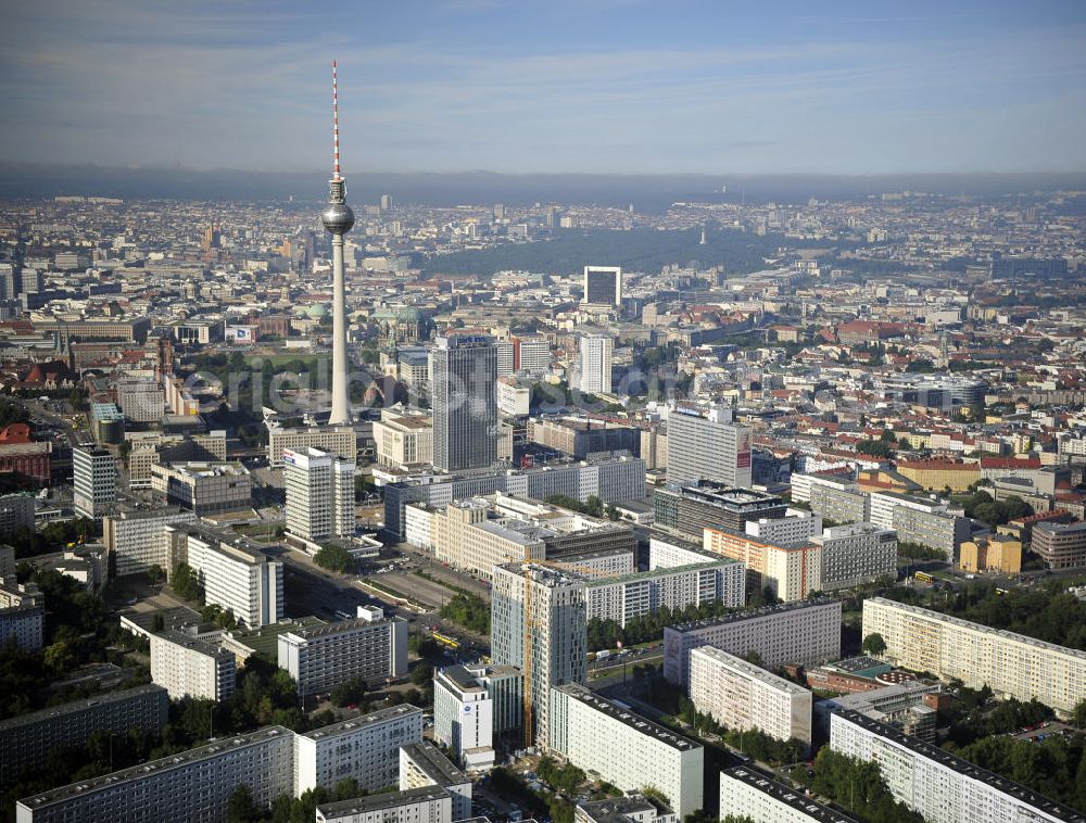 Aerial image Berlin - Blick auf die Hochhaus- Baustelle Mollstraße 31 Ecke Otto-Braun-Straße für das neue Wohn- und Geschäftshaus Königstadt- Carree . Rechts daneben entsteht das neue ETAP Hotel. View of the high-rise construction on the corner of Otto-Braun-Strasse for the new residential and commercial building. To the right stands the new ETAP hotel.