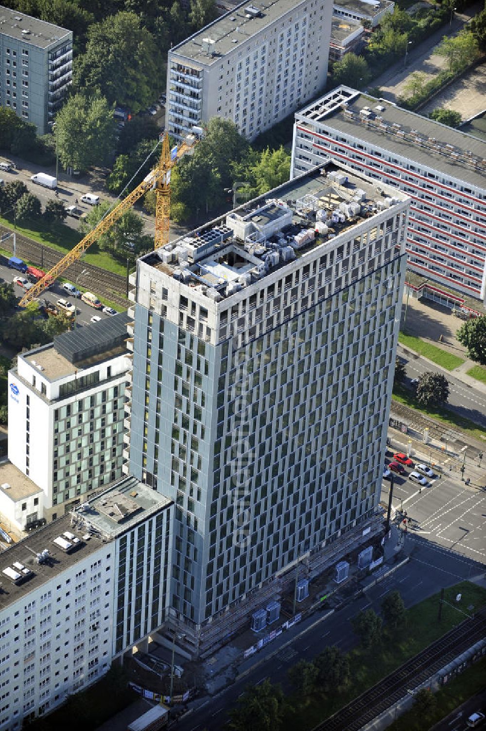 Berlin from the bird's eye view: Blick auf die Hochhaus- Baustelle Mollstraße 31 Ecke Otto-Braun-Straße für das neue Wohn- und Geschäftshaus Königstadt- Carree . Rechts daneben entsteht das neue ETAP Hotel. View of the high-rise construction on the corner of Otto-Braun-Strasse for the new residential and commercial building. To the right stands the new ETAP hotel.