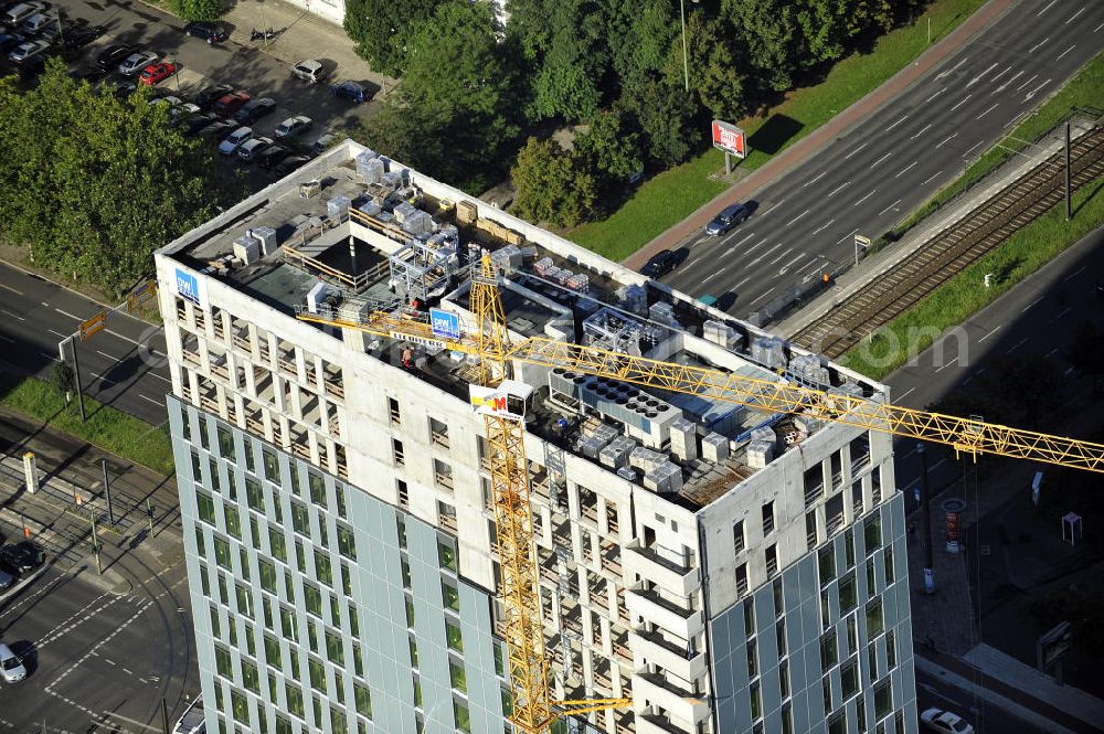 Aerial image Berlin - Blick auf die Hochhaus- Baustelle Mollstraße 31 Ecke Otto-Braun-Straße für das neue Wohn- und Geschäftshaus Königstadt- Carree . Rechts daneben entsteht das neue ETAP Hotel. View of the high-rise construction on the corner of Otto-Braun-Strasse for the new residential and commercial building. To the right stands the new ETAP hotel.