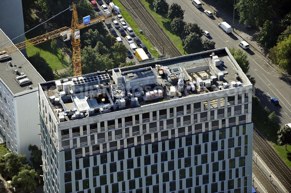 Aerial image Berlin - Blick auf die Hochhaus- Baustelle Mollstraße 31 Ecke Otto-Braun-Straße für das neue Wohn- und Geschäftshaus Königstadt- Carree . Rechts daneben entsteht das neue ETAP Hotel. View of the high-rise construction on the corner of Otto-Braun-Strasse for the new residential and commercial building. To the right stands the new ETAP hotel.