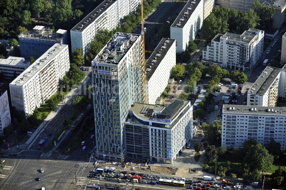 Berlin from above - Blick auf die Hochhaus- Baustelle Mollstraße 31 Ecke Otto-Braun-Straße für das neue Wohn- und Geschäftshaus Königstadt- Carree . Rechts daneben entsteht das neue ETAP Hotel. View of the high-rise construction on the corner of Otto-Braun-Strasse for the new residential and commercial building. To the right stands the new ETAP hotel.