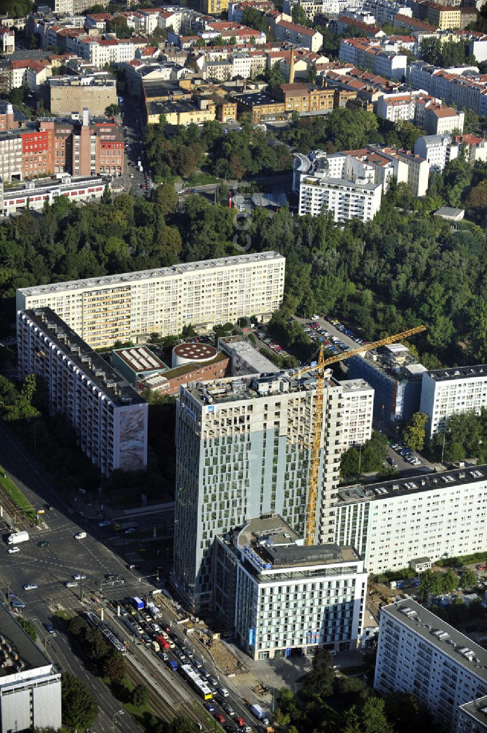 Berlin from the bird's eye view: Blick auf die Hochhaus- Baustelle Mollstraße 31 Ecke Otto-Braun-Straße für das neue Wohn- und Geschäftshaus Königstadt- Carree . Rechts daneben entsteht das neue ETAP Hotel. View of the high-rise construction on the corner of Otto-Braun-Strasse for the new residential and commercial building. To the right stands the new ETAP hotel.