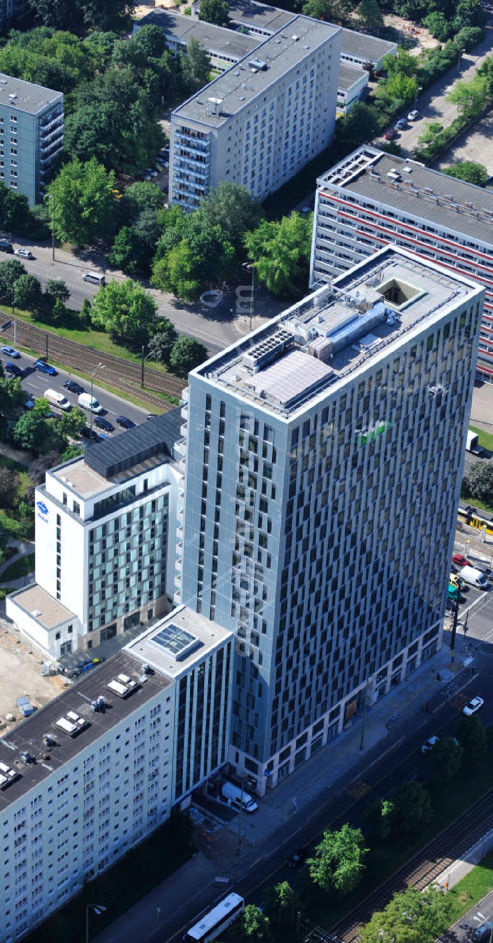 Aerial image Berlin Mitte - Blick auf die Hochhaus- Baustelle Mollstraße 31 Ecke Otto-Braun-Straße für das neue Wohn- und Geschäftshaus Königstadt- Carree . Rechts daneben entsteht das neue ETAP Hotel. View of the high-rise construction on the corner of Otto-Braun-Strasse for the new residential and commercial building. To the right stands the new ETAP hotel.