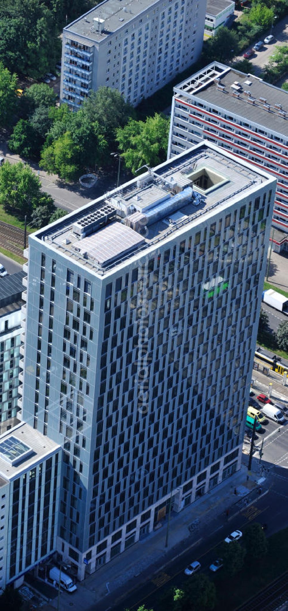 Aerial photograph Berlin Mitte - Blick auf die Hochhaus- Baustelle Mollstraße 31 Ecke Otto-Braun-Straße für das neue Wohn- und Geschäftshaus Königstadt- Carree . Rechts daneben entsteht das neue ETAP Hotel. View of the high-rise construction on the corner of Otto-Braun-Strasse for the new residential and commercial building. To the right stands the new ETAP hotel.