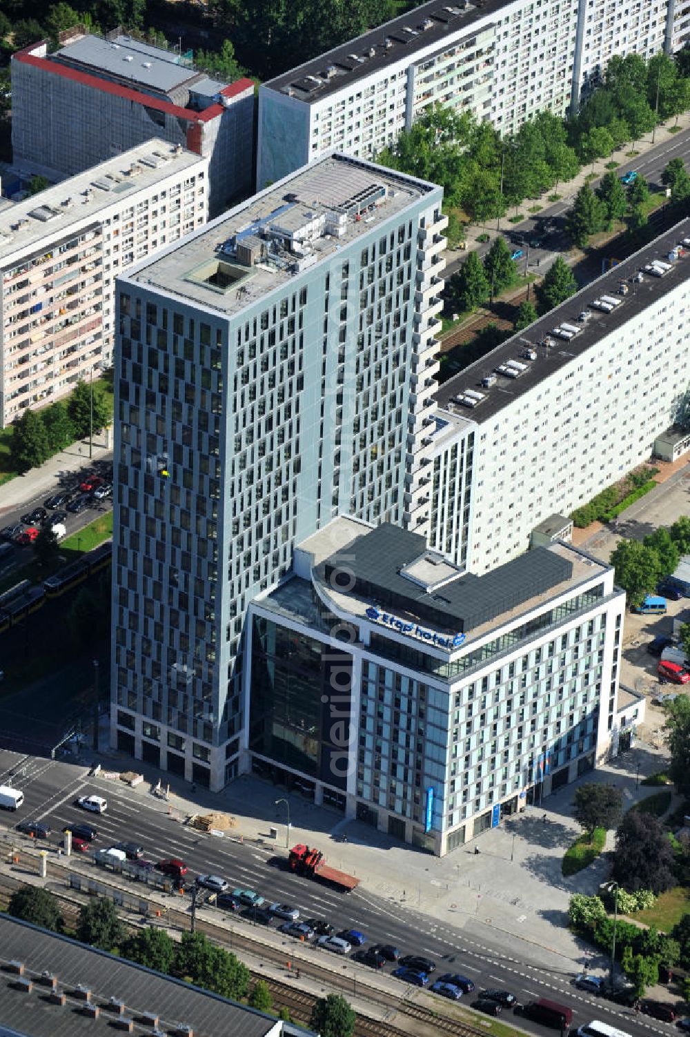 Berlin Mitte from the bird's eye view: Blick auf die Hochhaus- Baustelle Mollstraße 31 Ecke Otto-Braun-Straße für das neue Wohn- und Geschäftshaus Königstadt- Carree . Rechts daneben entsteht das neue ETAP Hotel. View of the high-rise construction on the corner of Otto-Braun-Strasse for the new residential and commercial building. To the right stands the new ETAP hotel.