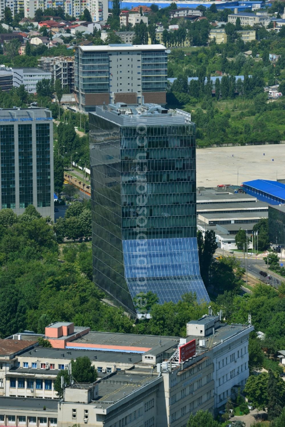 Aerial photograph Bukarest - High-rise building of UniCredit Bank ?iriac (Sediul central) on Bulevardul Expozitiei in Bucharest in Romania