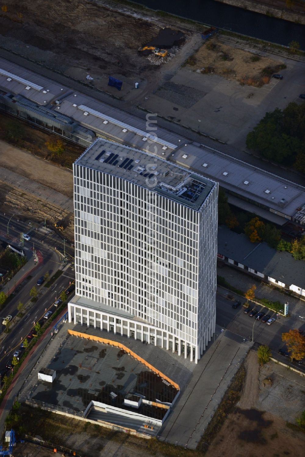 Aerial photograph Berlin - View of the high-rise project Total Tour Berlin in the Berlin district of Moabit at Heidestrasse, corner of Minna Cauer Strasse