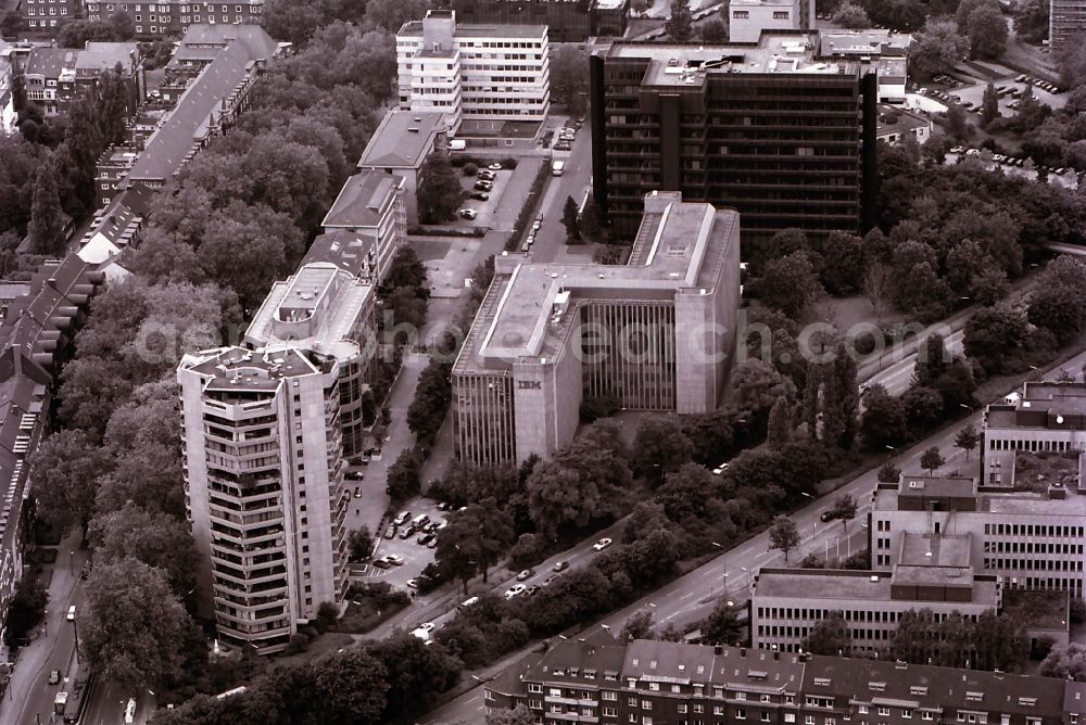 Aerial photograph Düsseldorf - High-rise building line at the Kennedy Causeway in Dusseldorf North Rhine-Westphalia