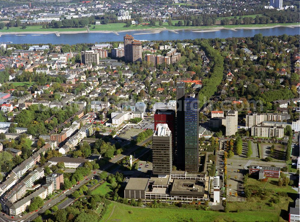 Aerial image Köln - Stadtansicht Kölner Süden. Der Deutschlandfunk und die Deutsche Welle sind in diesen beiden Hochhäusern zu Hause. Der Raderthalgürtel, Raderberggürtel und Bayenthalgürtel bilden auf dem Foto den Anschluss zum Rhein. Cityscape south of Cologne with the high-rise of the tv and radio stations.