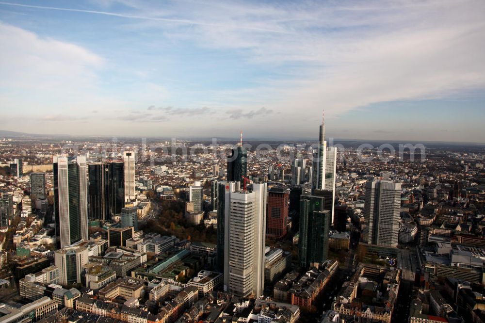 Frankfurt am Main from the bird's eye view: Blick auf die Frankfurter Innenstadt und das Bankenviertel, mit dem Commerzbank-Tower, dem Main Tower und dem Trianon. View to the inner city of Frankfurt at the Main.