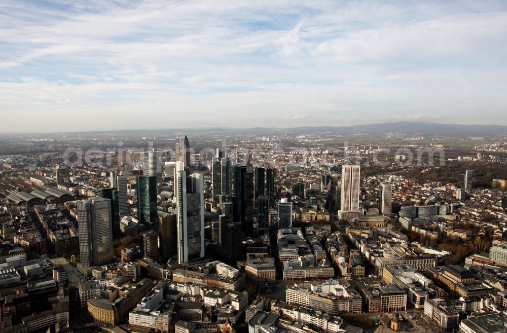 Aerial image Frankfurt am Main - Blick auf die Frankfurter Innenstadt und das Bankenviertel, mit dem Commerzbank-Tower, dem Main Tower und dem Trianon. View to the inner city of Frankfurt on the Main.