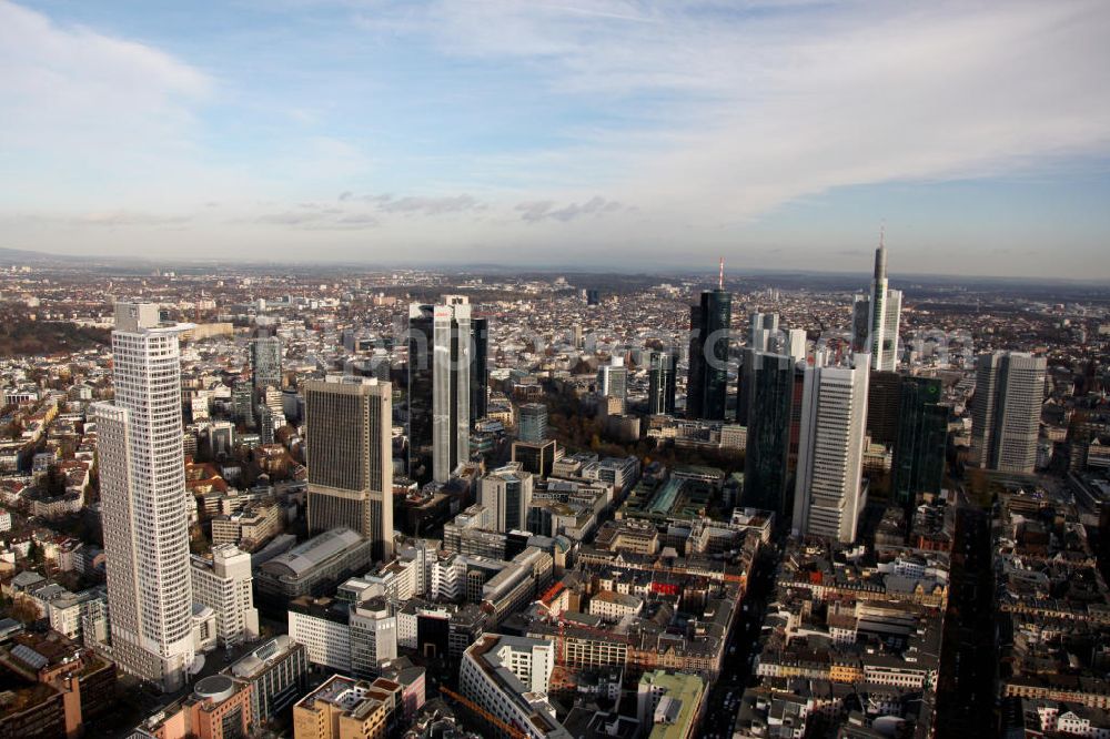 Frankfurt am Main from the bird's eye view: Blick auf die Frankfurter Innenstadt und das Bankenviertel, mit dem Westend Tower, dem Main Tower und dem Trianon. View to the inner city of Frankfurt at the Main.