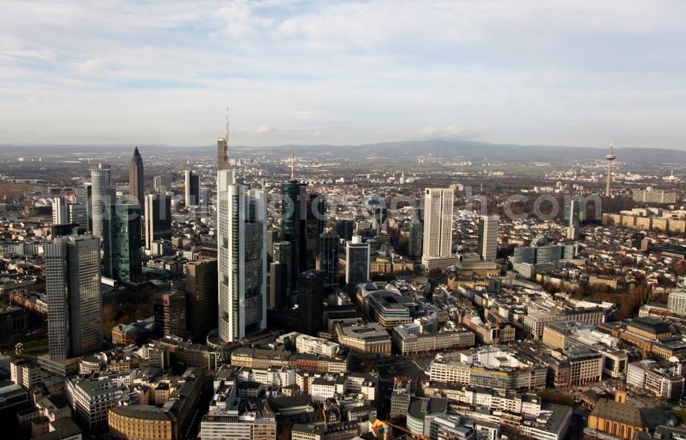 Aerial image Frankfurt am Main - Blick auf die Frankfurter Innenstadt und das Bankenviertel, mit dem Commerzbank-Tower, dem Main Tower und dem Trianon, sowie dem Frankfurter Fernsehturm. View to the inner city of Frankfurt on the Main.