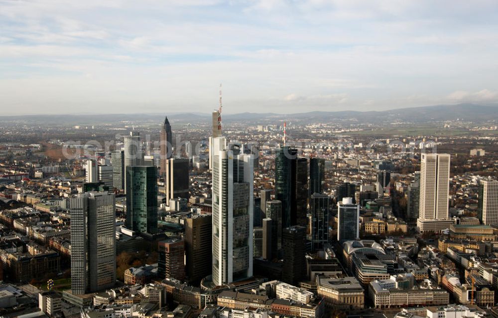 Aerial photograph Frankfurt am Main - Blick auf die Frankfurter Innenstadt und das Bankenviertel, mit dem Commerzbank-Tower, dem Main Tower und dem Trianon. View to the inner city of Frankfurt at the Main.