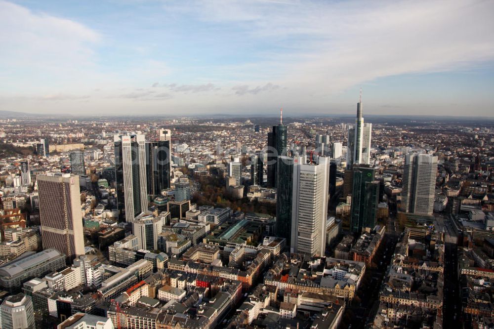 Aerial image Frankfurt am Main - Blick auf die Frankfurter Innenstadt und das Bankenviertel, mit dem Main Tower, dem Commerzbank-Tower und dem Trianon. View to the inner city of Frankfurt at the Main.