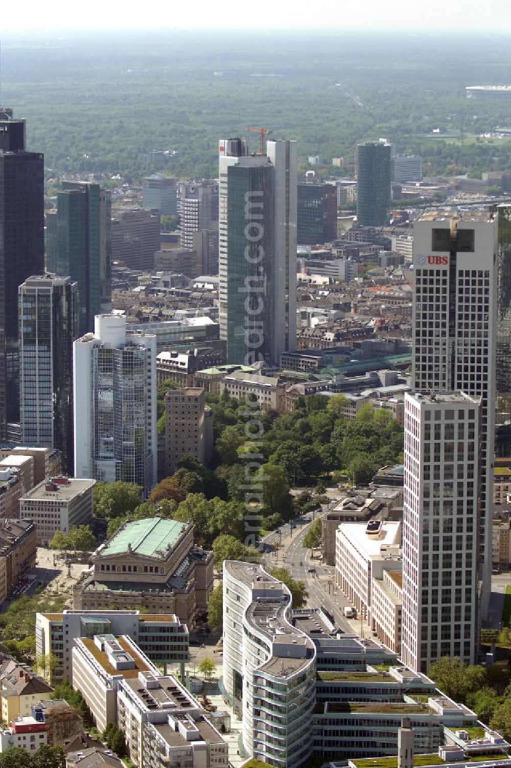 Frankfurt am Main from above - Blick auf die Hochhäuser im Frankfurter Bankenviertel. Vorne die Frankfurter Welle und die Alte Oper. View of the skyscrapers in Frankfurt's banking district. In front the Frankfurt Wave and the Old Opera of Frankfurt.