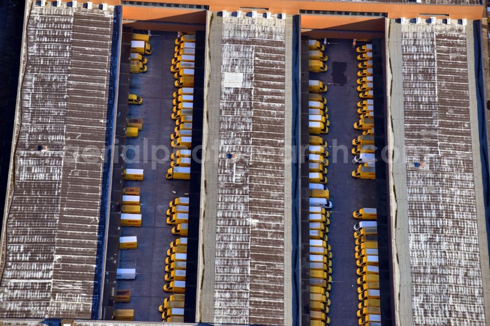 Aerial image Hamburg - High-bay warehouse building complex and logistics center on the premises of DHL AG - Deutsche Post in the district Altona in Hamburg, Germany