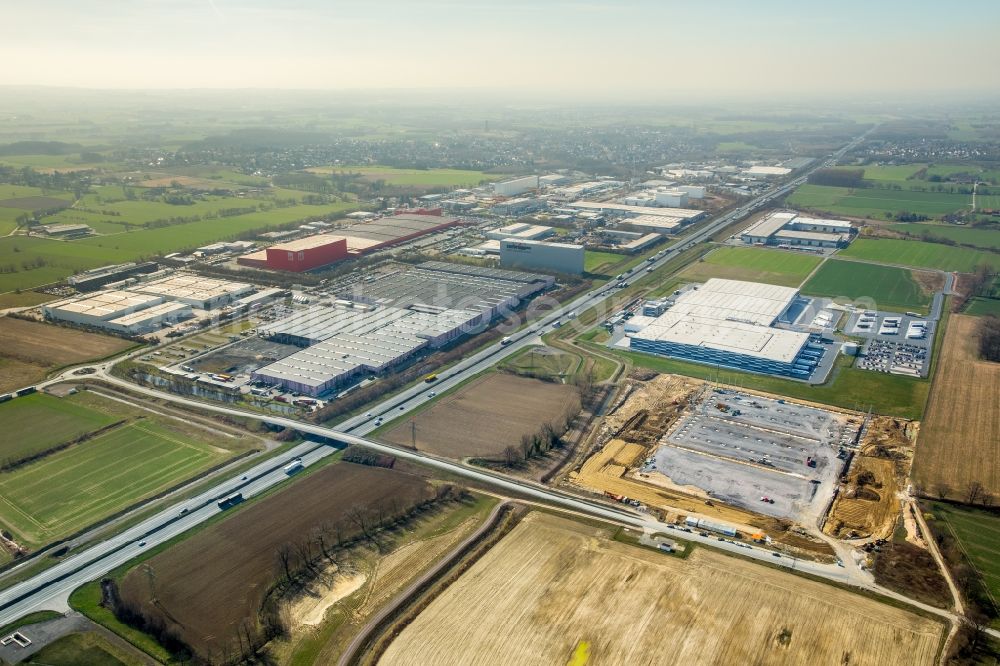 Bönen from above - High-bay warehouse building complex and logistics center on the premises Lidl Vertriebs GmbH & Co KG - Zentrallager Boenen on Weetfelder Strasse in the district Westerboenen in Boenen in the state North Rhine-Westphalia