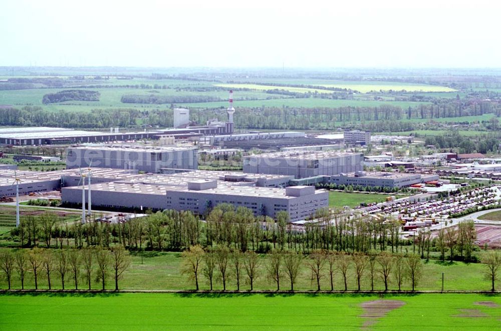 Haldensleben/Sachsen-Anhalt from above - Hochregallager und Logistiksystem des OTTO-Versandhandels in Haldensleben/Sachsen-Anhalt. Ein Projekt der ECE-Projektmanagement GmbH Hamburg. Im Bild auch DANZAS-Speditionsanlagen. OTTO Versand Versanzentrum Haldensleben Zentrale Hamburger Str.1 39340 Haldensleben Tel.: (03904) 61-0 Datum: 05.05.03