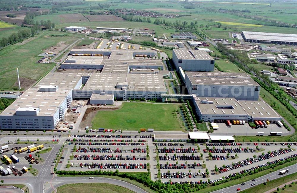 Haldensleben/Sachsen-Anhalt from above - Hochregallager und Logistiksystem des OTTO-Versandhandels in Haldensleben/Sachsen-Anhalt. Ein Projekt der ECE-Projektmanagement GmbH Hamburg. Im Bild auch DANZAS-Speditionsanlagen. OTTO Versand Versanzentrum Haldensleben Zentrale Hamburger Str.1 39340 Haldensleben Tel.: (03904) 61-0 Datum: 05.05.03