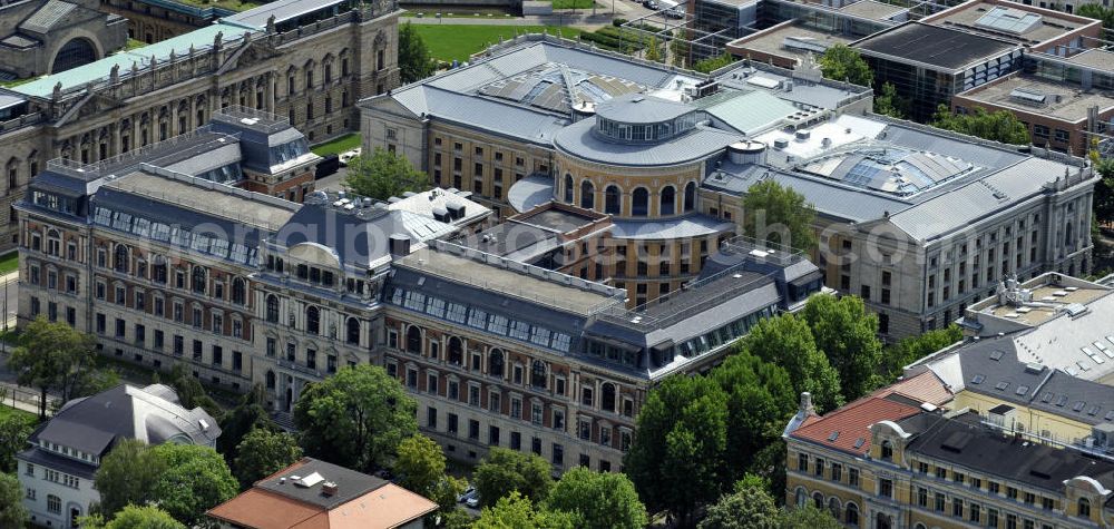 Aerial photograph Leipzig - Blick auf die Hochschule für Grafik und Buchkunst HGB und die Universitätsbilbiothek Leipzig, auch Bibliotheca Albertina genannt, an den Straßen Beethovenstraße / Wächterstraße im südlichen Zentrum von Leipzig, Sachsen. View on the academy for graphics and book art HGB and the university library Leipzig, also called Bibliotheca Albertina, at the streets Beethovenstrasse / Waechterstrasse in the southern center of Leipzig, Saxony.