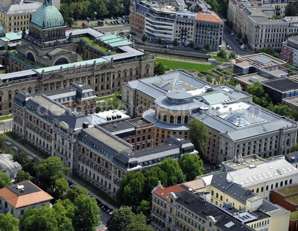 Leipzig from above - Blick auf die Hochschule für Grafik und Buchkunst HGB und die Universitätsbilbiothek Leipzig, auch Bibliotheca Albertina genannt, an den Straßen Beethovenstraße / Wächterstraße im südlichen Zentrum von Leipzig, Sachsen. View on the academy for graphics and book art HGB and the university library Leipzig, also called Bibliotheca Albertina, at the streets Beethovenstrasse / Waechterstrasse in the southern center of Leipzig, Saxony.