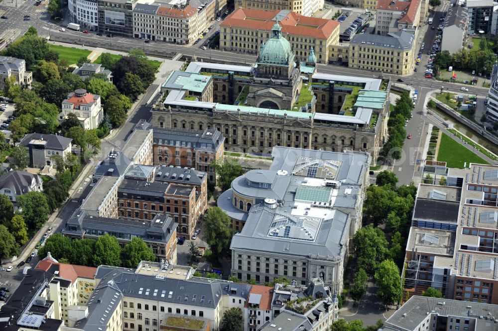 Leipzig from the bird's eye view: Blick auf die Hochschule für Grafik und Buchkunst HGB und die Universitätsbilbiothek Leipzig, auch Bibliotheca Albertina genannt, an den Straßen Beethovenstraße / Wächterstraße im südlichen Zentrum von Leipzig, Sachsen. View on the academy for graphics and book art HGB and the university library Leipzig, also called Bibliotheca Albertina, at the streets Beethovenstrasse / Waechterstrasse in the southern center of Leipzig, Saxony.