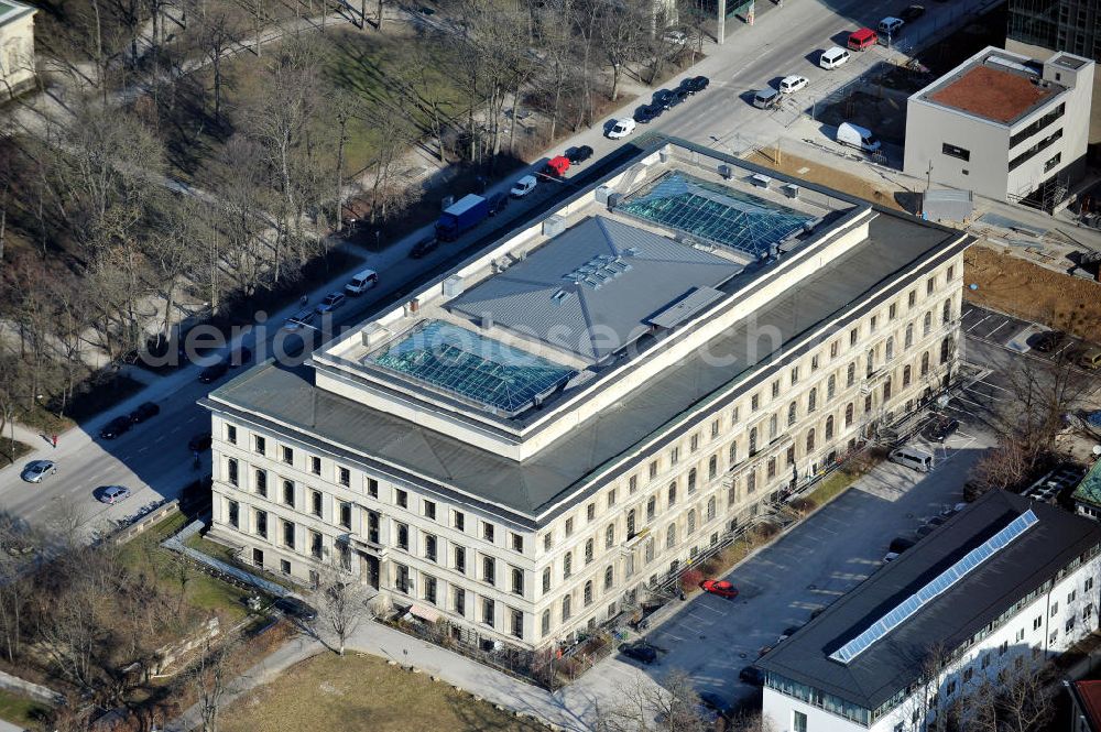 Aerial image München - Die Hochschule für Musik und Theater an der Arcisstraße in München. Das Gebäude ist der ehemalige sogenannte Führerbau der NSDAP. The University for Music and Theatre at the Arcisstrasse in Munich.