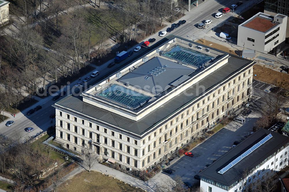 Aerial image München - View of the building of the Hochschule für Musik und Theater Munich on Arcis St. in Munich / Maxvorstadt. The university moved into the building, which in Nazi times was known as Führerbau. website.musikhochschule-muenchen.de