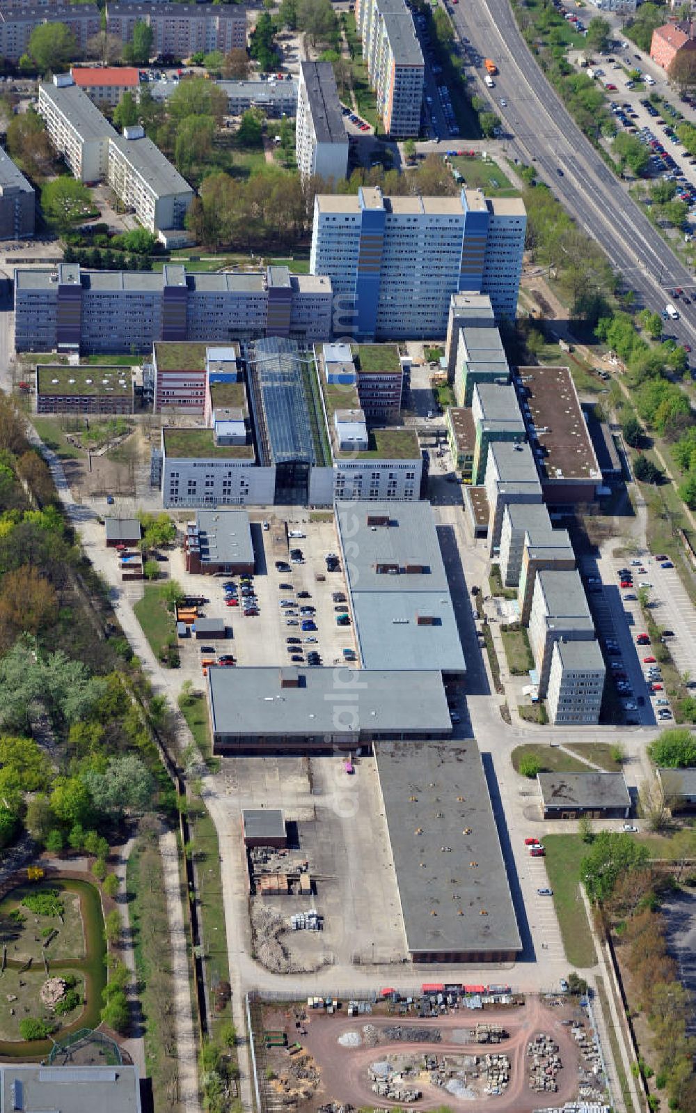 Berlin-Lichtenberg from above - Hochschule für Wirtschaft und Recht an der Straße Alt-Friedrichsfelde in Lichtenberg auf dem Gelände der ehemaliegen Ministerium für Staatssicherheit der DDR / MfS Bezirksverwaltung damals an der Straße der Befreiung. Berlin School of Economics and Law at the street Alt-Friedrichsfelde in the district Lichtenberg at the former area of the district administration of the Ministry of State Security of the GDR.