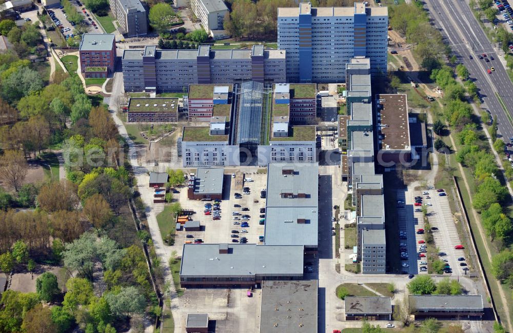 Aerial image Berlin-Lichtenberg - Hochschule für Wirtschaft und Recht an der Straße Alt-Friedrichsfelde in Lichtenberg auf dem Gelände der ehemaliegen Ministerium für Staatssicherheit der DDR / MfS Bezirksverwaltung damals an der Straße der Befreiung. Berlin School of Economics and Law at the street Alt-Friedrichsfelde in the district Lichtenberg at the former area of the district administration of the Ministry of State Security of the GDR.