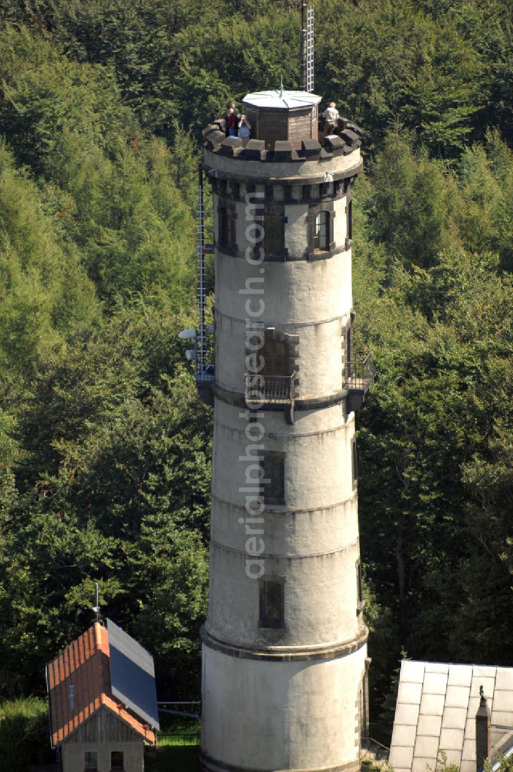 Aerial photograph Oybin - Blick auf den Aussichtsturm auf dem Hochwald, einen Berg im Zittauer Gebirge in Sachsen. Der Hochwald (tschech. Hvozd, 749 m) ist einer der höchsten Berge im Lausitzer / Zittauer Gebirge direkt an der deutsch-tschechischen Grenze. Wegen seiner guten Aussicht trägt der Berg auch den Beinamen Aussichtsturm des Zittauer Gebirges. Der Turm selbst stammt aus dem späten 19. Jahrhundert und ist ein beliebtes Ausflugsziel. Kontakt: Ansprechpartner R. Bauerfeind, Tel. +49(0)35844 70222, Email: post@hochwald-turmbaude.de