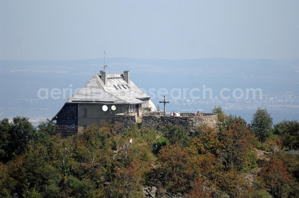 Aerial image Oybin - Blick auf die Hochwaldbaude, eine Bergwirtschaft auf dem Hochwald, dem höchsten Berg vom Zittauer Gebirge. Kontakt: Inhaber Familie Grundmann, Tel. +49(0)35844 70232, Email: buchung@hochwaldbaude.de