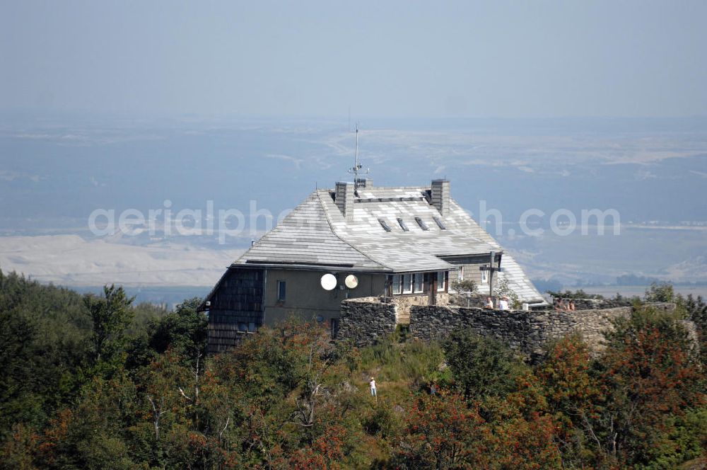 Aerial photograph Oybin - Blick auf die Hochwaldbaude, eine Bergwirtschaft auf dem Hochwald, dem höchsten Berg vom Zittauer Gebirge. Kontakt: Inhaber Familie Grundmann, Tel. +49(0)35844 70232, Email: buchung@hochwaldbaude.de