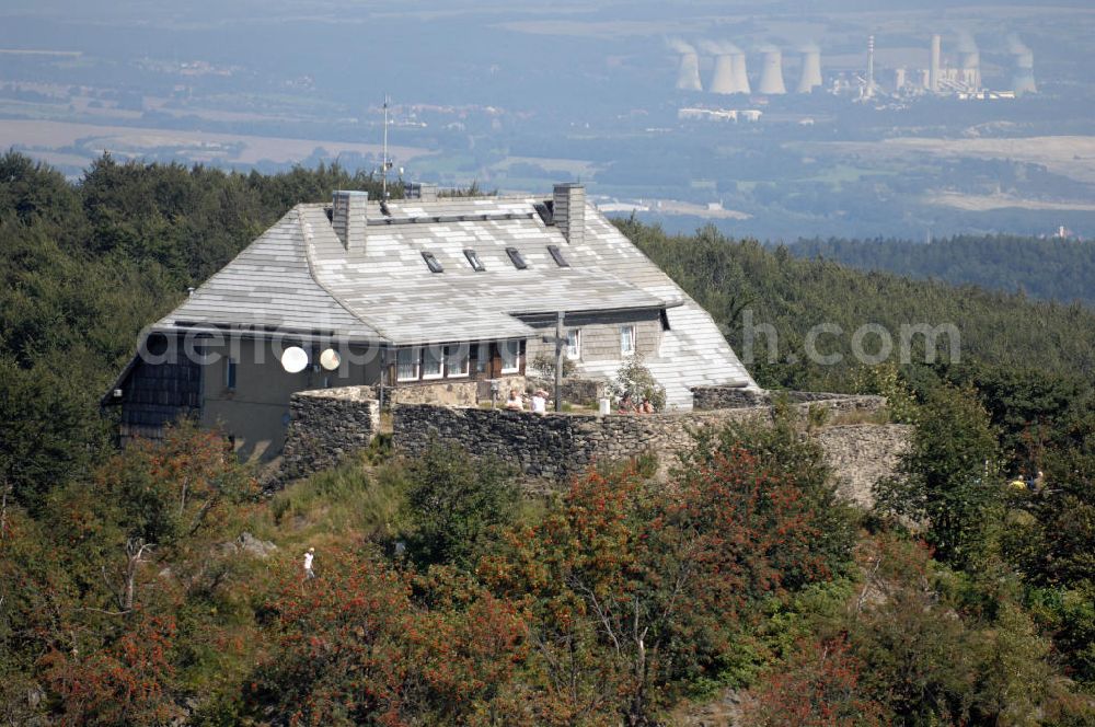 Oybin from the bird's eye view: Blick auf die Hochwaldbaude, eine Bergwirtschaft auf dem Hochwald, dem höchsten Berg vom Zittauer Gebirge. Kontakt: Inhaber Familie Grundmann, Tel. +49(0)35844 70232, Email: buchung@hochwaldbaude.de