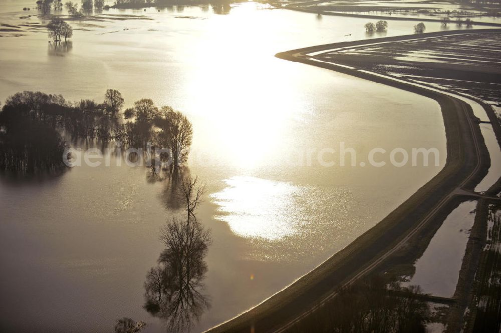 Aerial image Tangermünde - Bölsdorf - Blick auf das Hochwasser der Elbe mit den Überflutungsgebieten bei Tangermünde-Bölsdorf in der frühmorgendlichen Dämmerung. View of the high water of the Elbe at the flooded areas in Tangermünde-Bölsdorf in the early morning twilight.