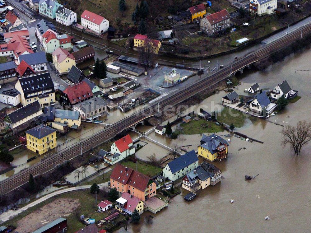 Bad Schandau from the bird's eye view: 31.03.2006 Bad Schandau; Hochwasser in Bad Schandau durch die Elbe entland der Bahnstrecke nach Krippen.