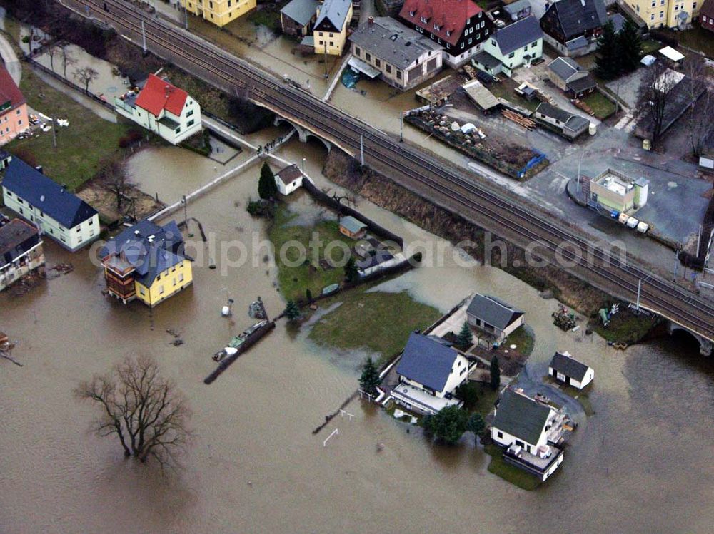 Bad Schandau from above - 31.03.2006 Bad Schandau; Hochwasser in Bad Schandau durch die Elbe entland der Bahnstrecke nach Krippen.