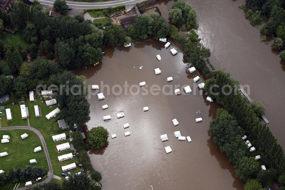 Upton-upon-Severn from above - Luftaufnahme das Hochwassers des Flusses Severn im Jahr 2007 in Upton-upon-Severn. Aerial view of the flood of the River Severn in Upton-upon-Severn Aerial view of the flooding of the River Severn in Upton-upon-Severn in 2007.