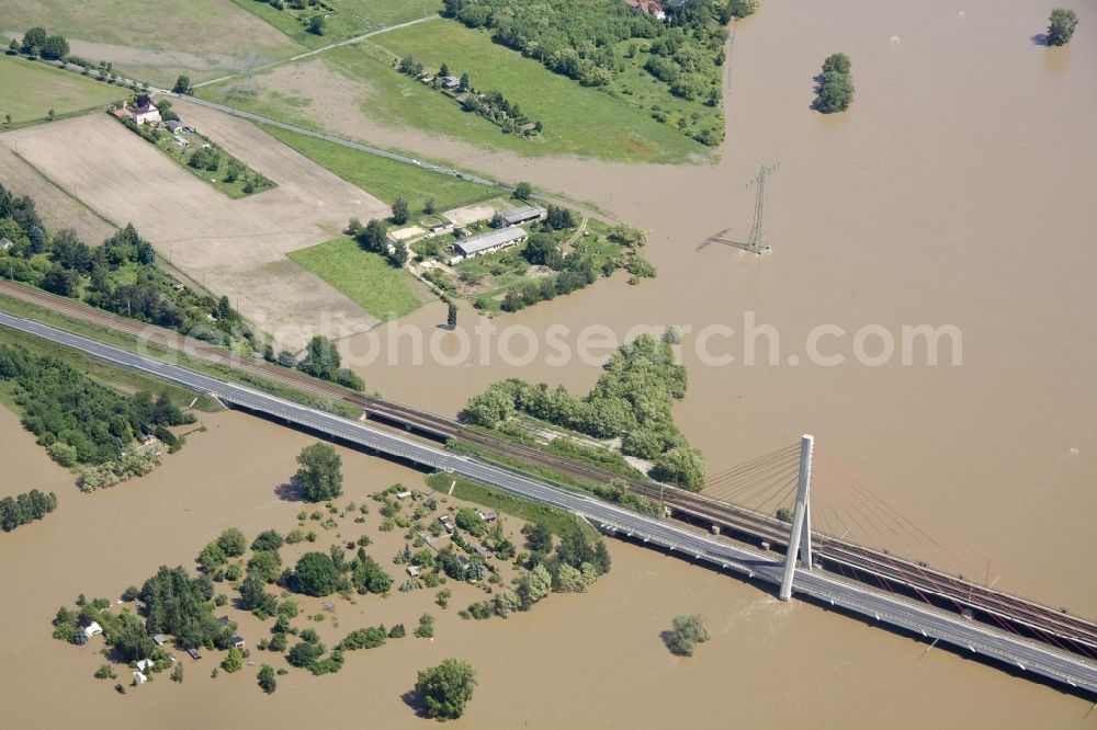 Aerial image Cossebaude - Flood disaster flood flooding the banks of the Elbe and the surrounding areas in the state of Saxony Cossebaude