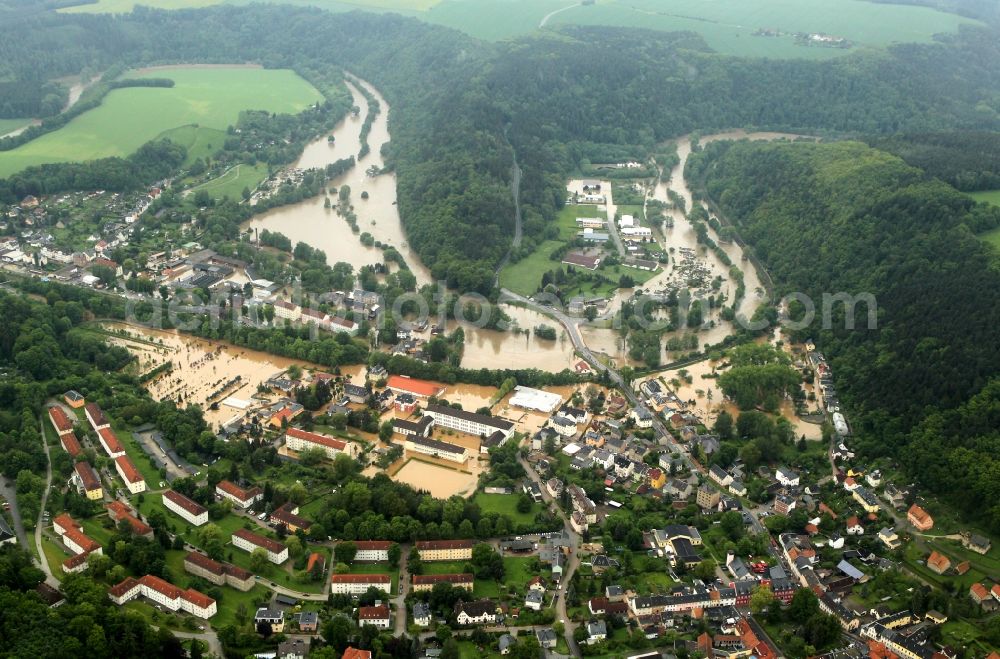 Berga from above - Flood disaster flood flooding the banks of the river Weiße Elster and flooding of neighborhoods in Berga in Thuringia