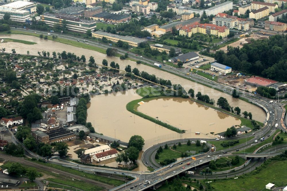 Aerial image Gera - Flood disaster flood flooding the banks of the river Weiße Elster and flooding of neighborhoods in Gera in Thuringia